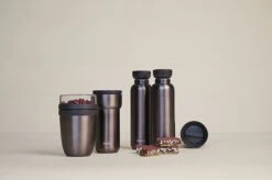 Mepal – Isoleer Lunchpot Ellipse – Houdt Je Eten 6-8 Uur Warm En 12 Uur Koud – Titanium – 2 Compartimenten – Soep Beker To Go – Yoghurt Beker Muesli - Thermos Lunchbox 17 Mepal – Isoleer Lunchpot Ellipse – Houdt Je Eten 6-8 Uur Warm En 12 Uur Koud – Titanium – 2 Compartimenten – Soep Beker To Go – Yoghurt Beker Muesli - Thermos Lunchbox -Mepal 1200x798 10