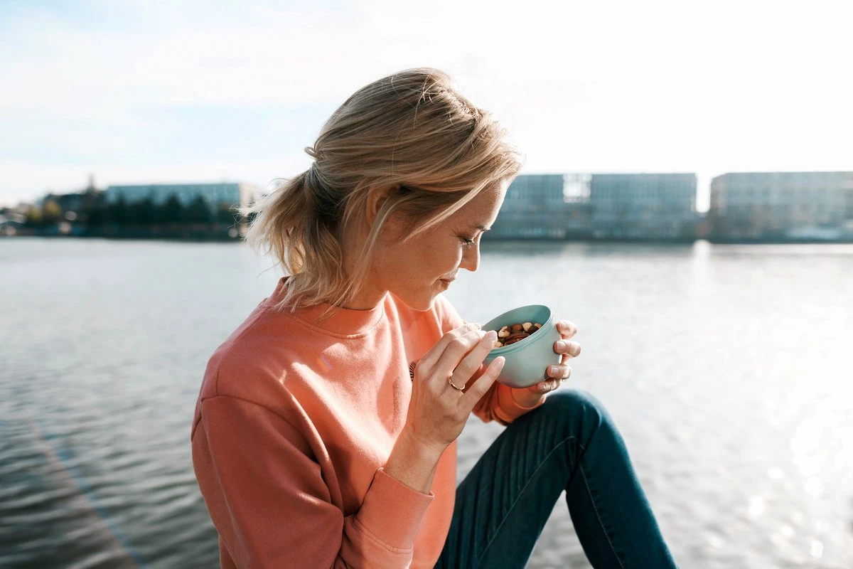 Mepal – Snackpot Ellipse 350 Ml – Praktische Snackbox Voor Onderweg – Wit - Mag In De Magnetron, Vriezer En Vaatwasser. 6 Mepal – Snackpot Ellipse 350 Ml – Praktische Snackbox Voor Onderweg – Wit - Mag In De Magnetron, Vriezer En Vaatwasser. - Afbeelding 4