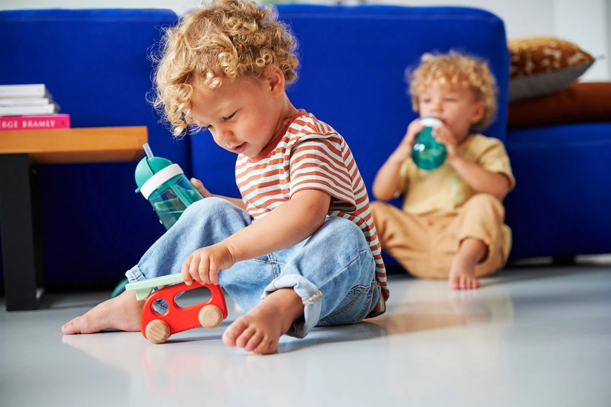 Mepal Mio – Rietjesbeker 300 Ml – Gegarandeerd Lekvrij – Flowers & Butterflies – Ideaal Voor Onderweg – Drinkbeker Kinderen 6 Mepal Mio – Rietjesbeker 300 Ml – Gegarandeerd Lekvrij – Flowers & Butterflies – Ideaal Voor Onderweg – Drinkbeker Kinderen - Afbeelding 4