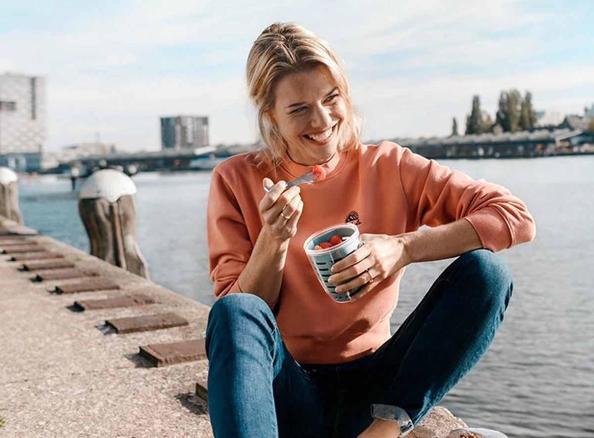 Mepal – Fruit-& Veggie Pot Ellipse – Fruitbox Voor Onderweg - Nordic Denim – Voorzien Van Vergietje En RVS Vorkje 7 Mepal – Fruit-& Veggie Pot Ellipse – Fruitbox Voor Onderweg - Nordic Denim – Voorzien Van Vergietje En RVS Vorkje - Afbeelding 5