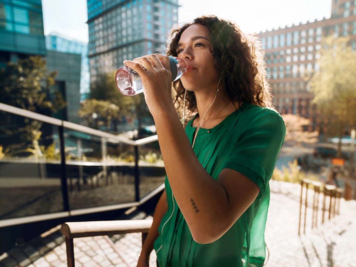 Mepal – Waterfles Ellipse – 700 Ml – Nordic Pink – Drinkfles Volwassenen – Geschikt Voor Koolzuurhoudende Dranken – Lekvrij 4 Mepal – Waterfles Ellipse – 700 Ml – Nordic Pink – Drinkfles Volwassenen – Geschikt Voor Koolzuurhoudende Dranken – Lekvrij - Afbeelding 2