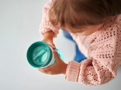 Mepal Mio – 360° Oefenbeker 300 Ml – Stimuleert Het Zelf Drinken – Deep Blue – Kan Tegen Een Stootje – Drinkbeker Kinderen – Lekvrije Beker -Mepal 1200x900 16