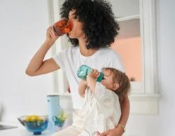 Mepal Mio – 360° Oefenbeker 300 Ml – Stimuleert Het Zelf Drinken – Mickey Mouse – Kan Tegen Een Stootje – Drinkbeker Kinderen – Lekvrije Beker -Mepal 1200x935 2